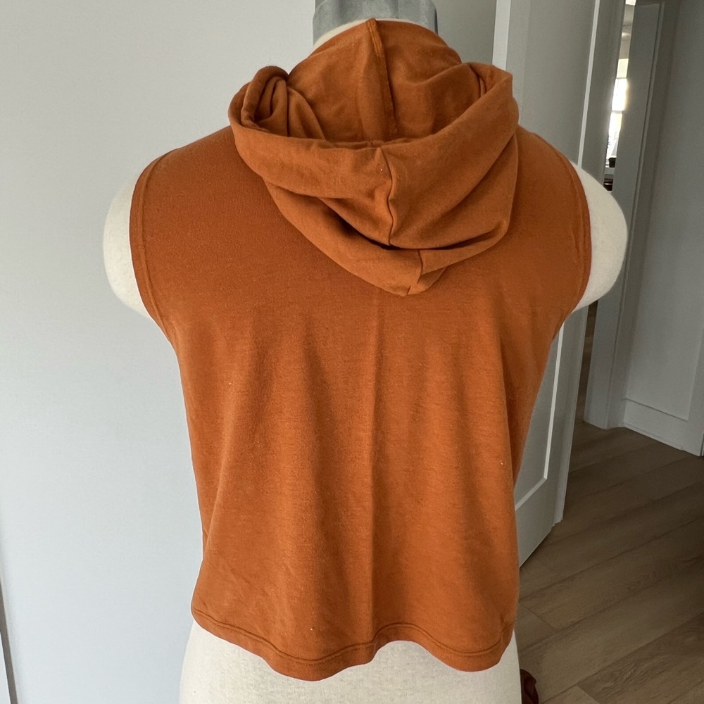 Born primitive, sleeveless cotton hoodie - Picture 3 of 3